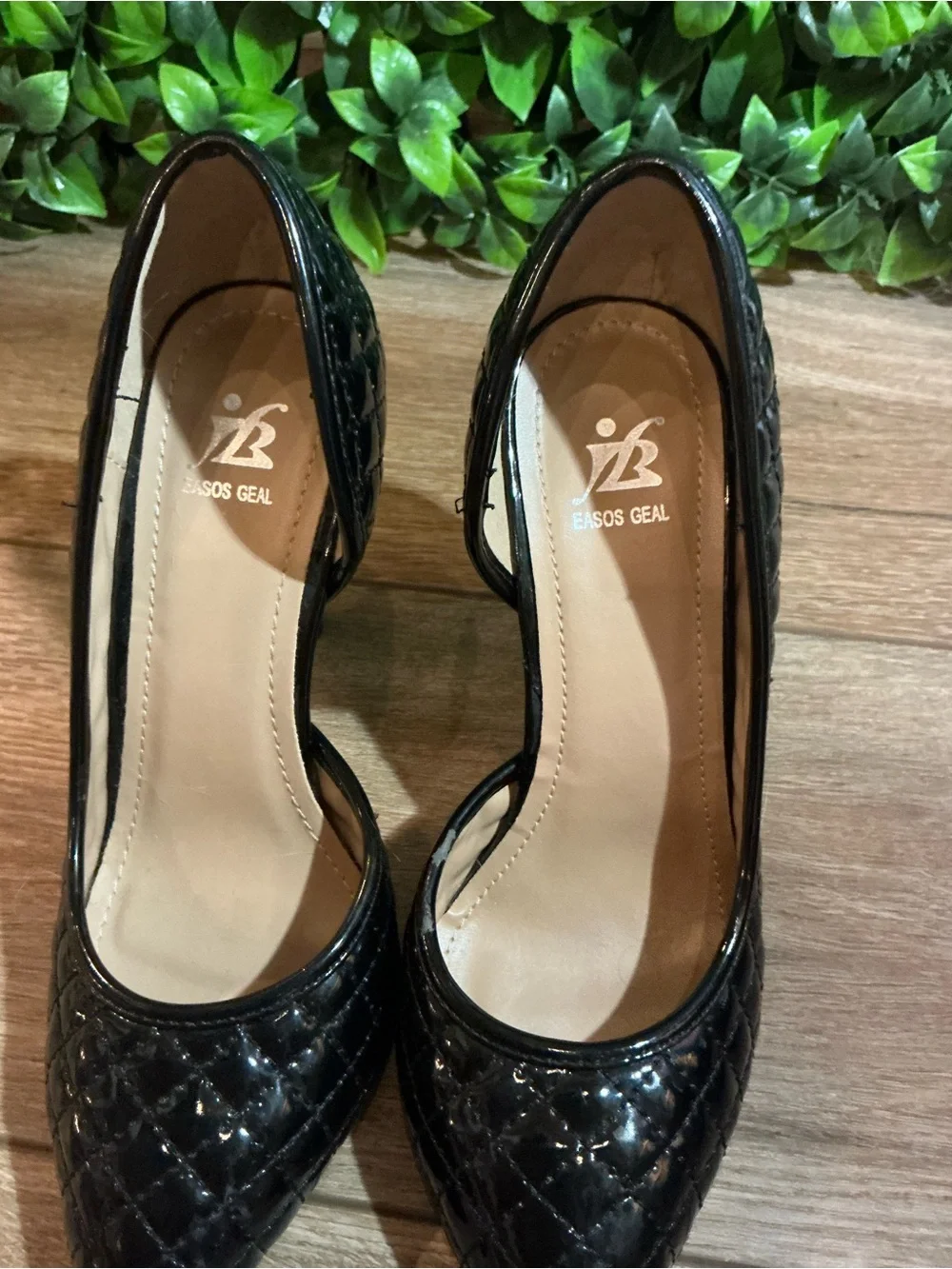 NWOT Easos Geal Black Quilted Patent Pointed Toe Heels Size 7.5